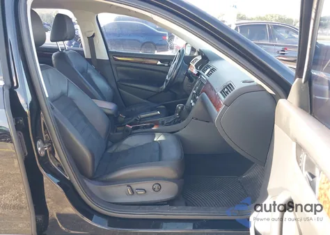 2013 Volkswagen Passat 2.5L Sel Premium from USA, damaged, VIN 1VWCH7A33DC012717